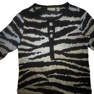 Chico women’s zebra print ultra lightweight 3/4 sleeve hook & eye V closure sz S